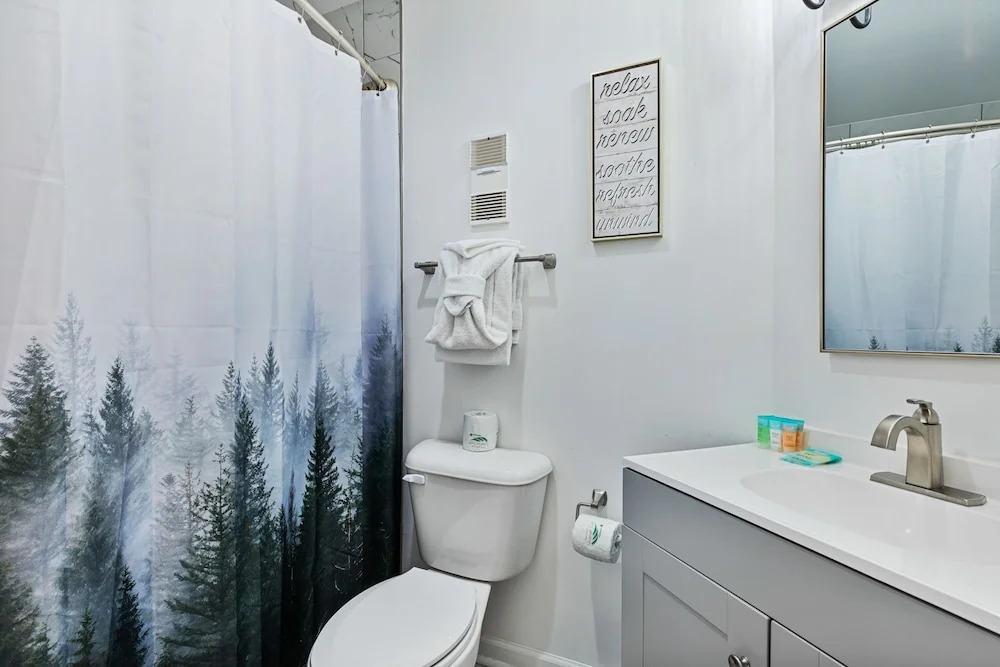 The Summit 5307 / INDOOR AND OUTDOOR POOLS
