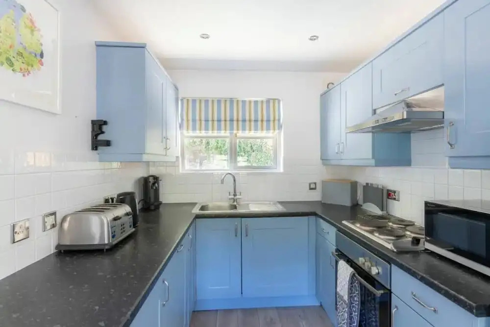 2 Bedrooms, Overlooking Little Petherick Creek