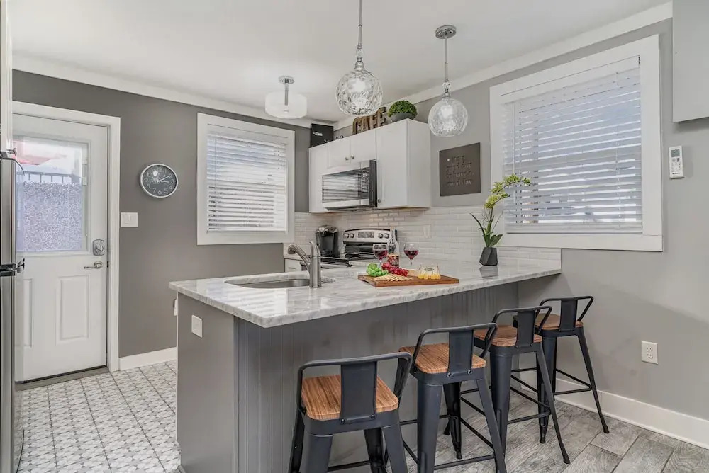 Urban Pearl-2 Bedroom & Private Patio-in Midtown