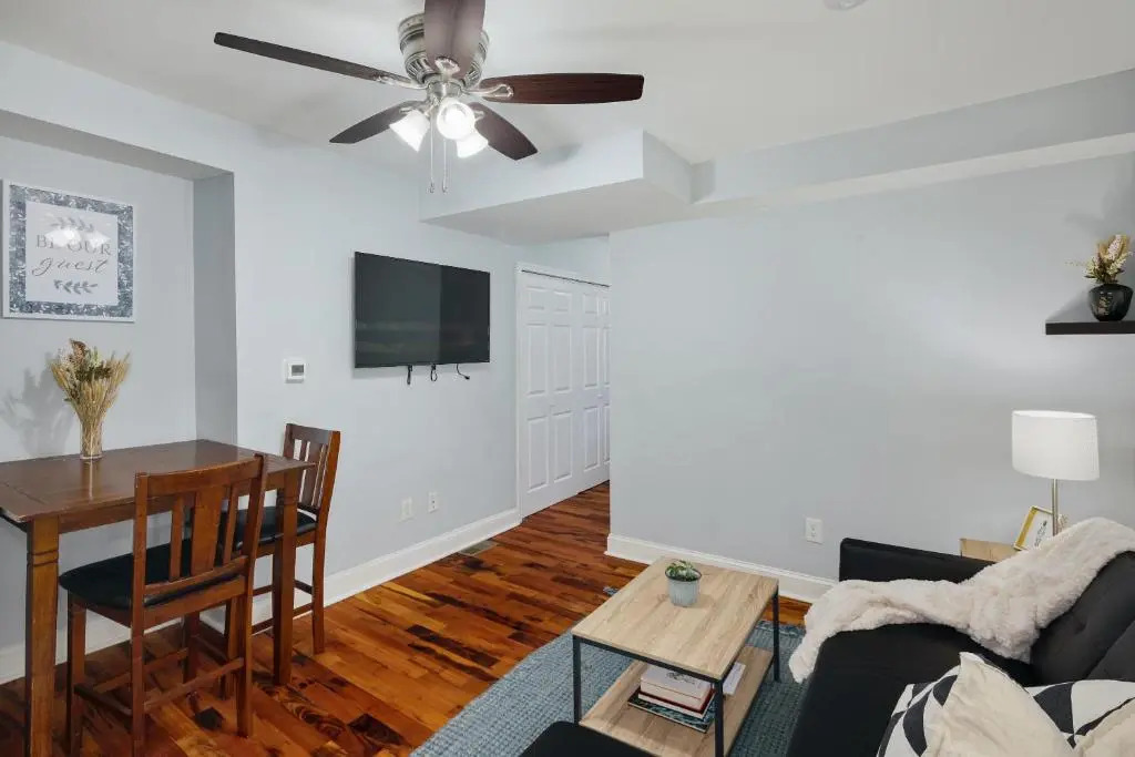 Modern 2br - Steps to Main St. & Parking Avail.