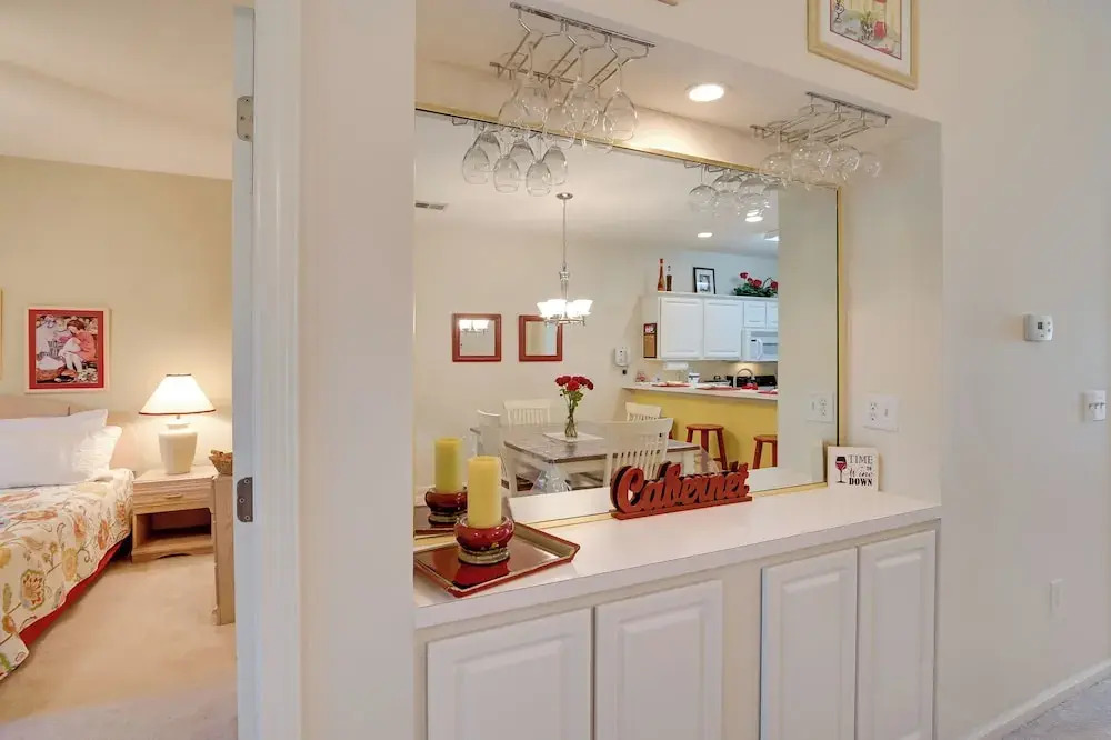 Cozy Condo w/ Golf Course View: 4 Mi to Shore!