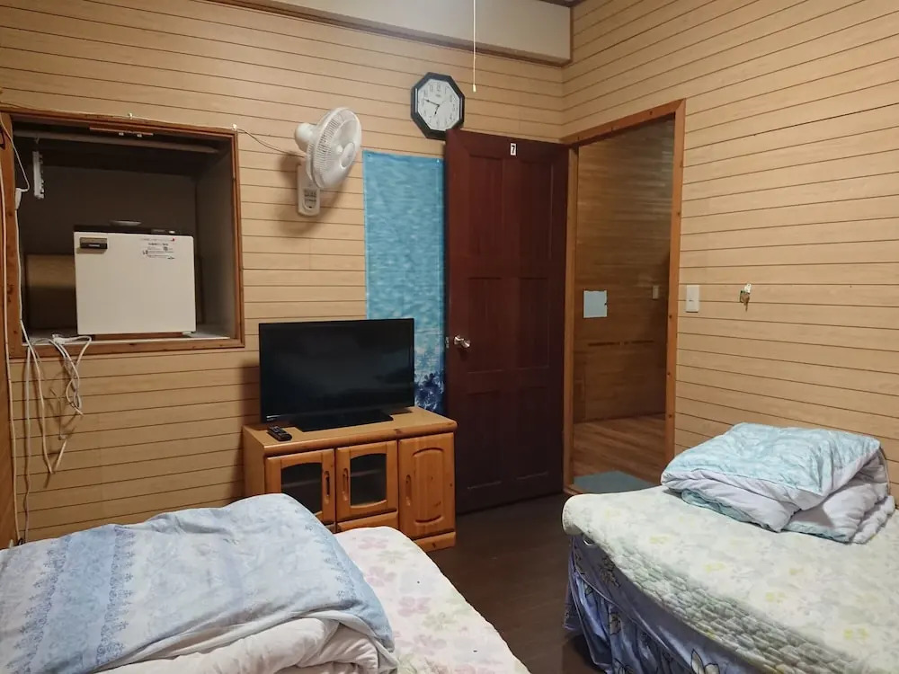 Ishigakijima Sunflower House - Hostel