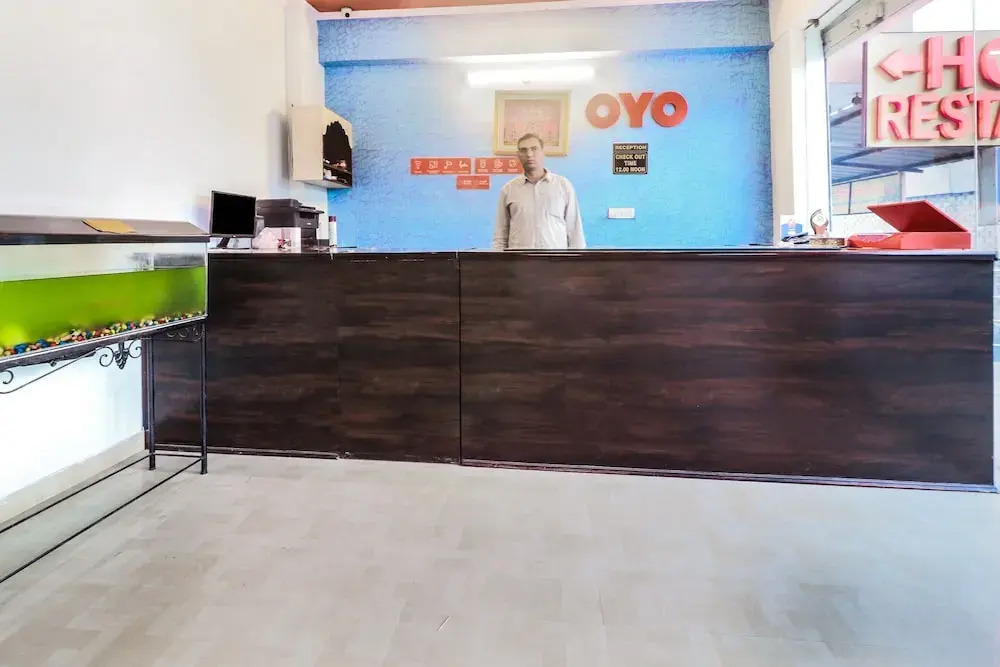 OYO 24228 Hotel Hans