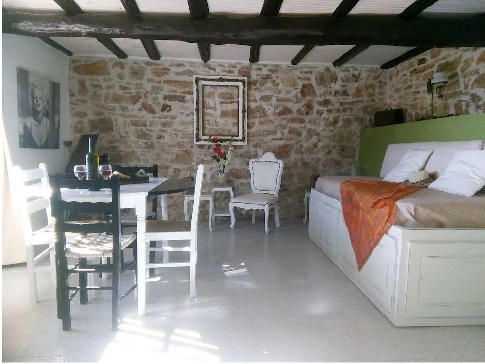 "aristidis Stone House"