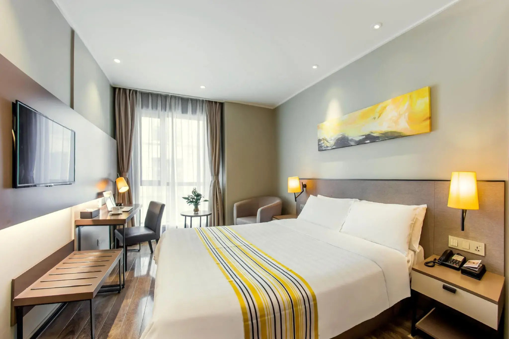 Homeinn Plus Hotel (Shanghai Bund Jinling East Road)