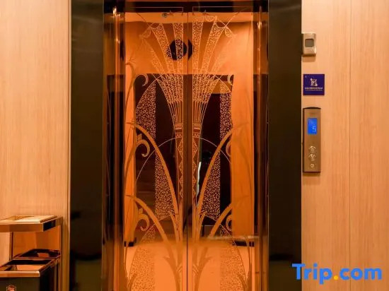 Super 8 Select Hotel (Bayi Road, Shanghai New High-speed Railway Station)