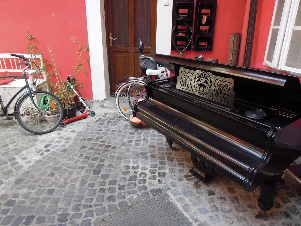 Santico Art Hotel and Hostel
