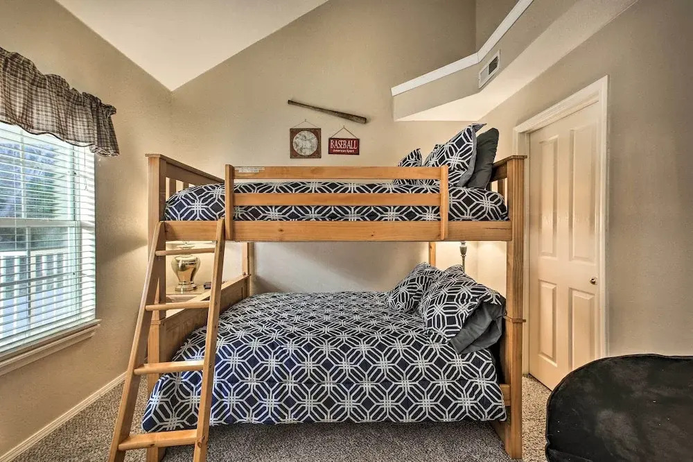 Lakefront Branson Getaway Near Marina & Fishing!
