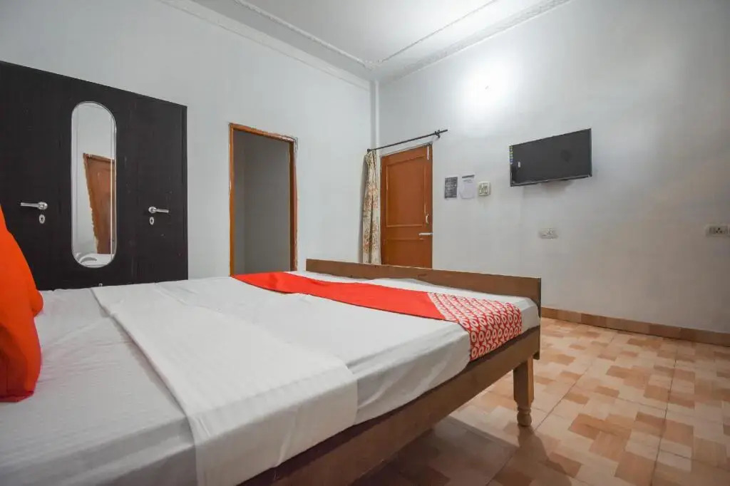 Grand Red Villa by OYO Rooms