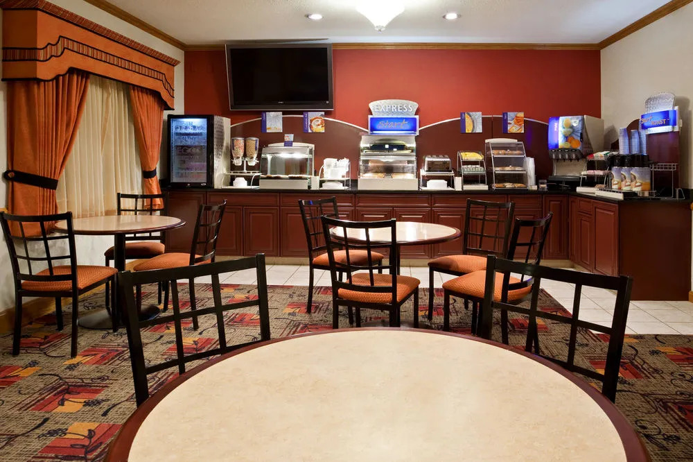 Holiday Inn Express Kendallville