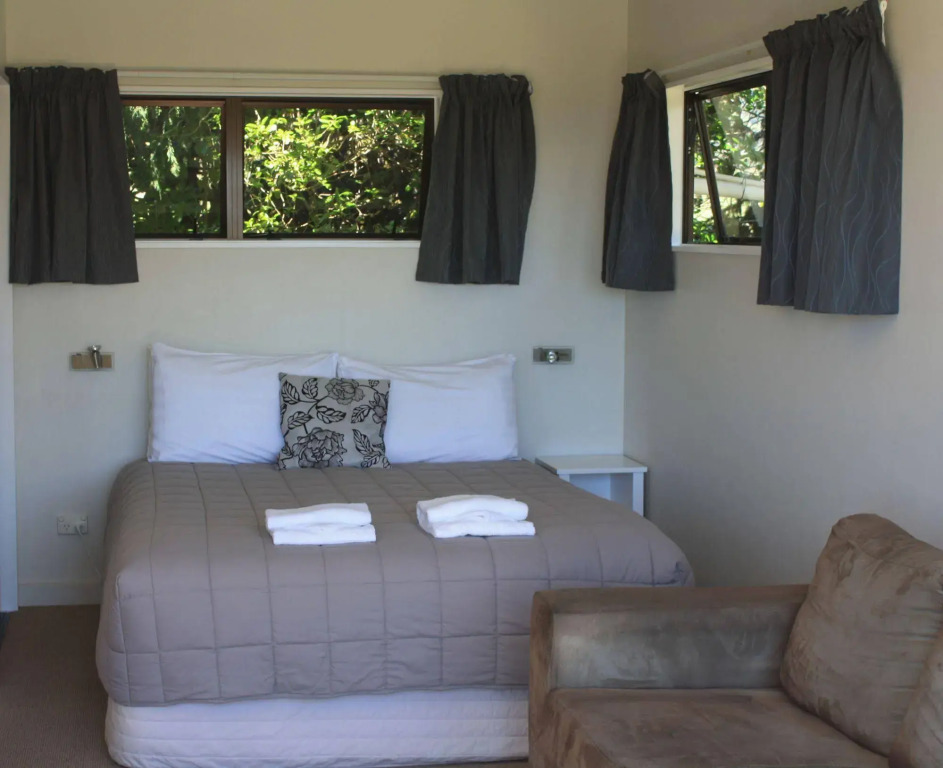 Pohara Beachfront Motel