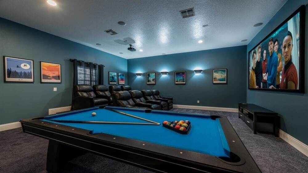 A Beautiful 5 bed villa with a pool & spa