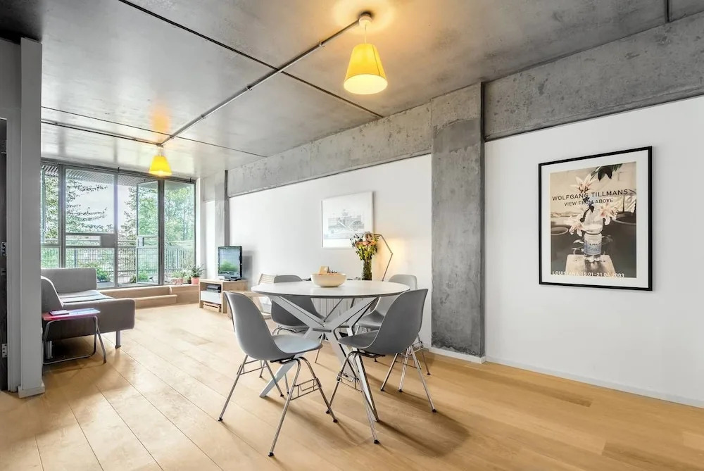 An Architectural 1 Bedroom Apartment