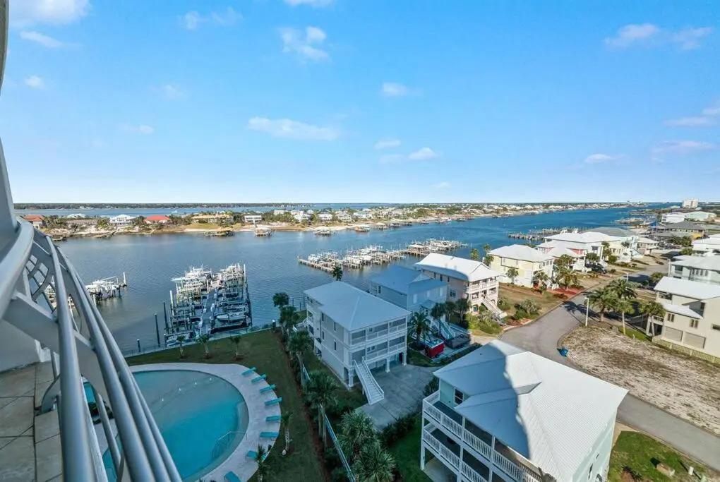Bella Luna 810-Large Corner Unit with Spectacular Views of Beach & Bay