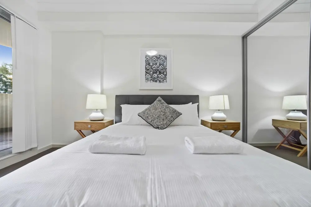 Modern Luxury Apartment Walking Distance to Train Station