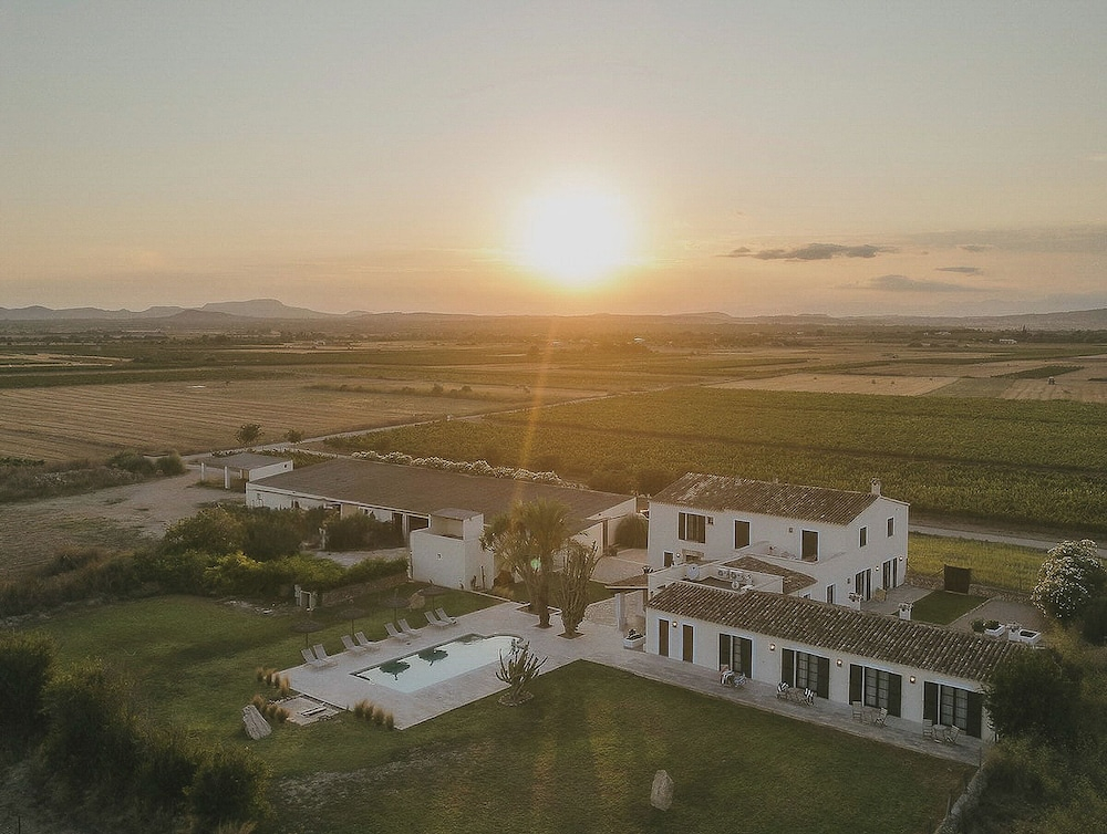 Vino Resort Son Amaret