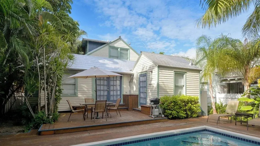 First Breath by Avantstay Close to Old Town w/ Pool Month Long Stays Only