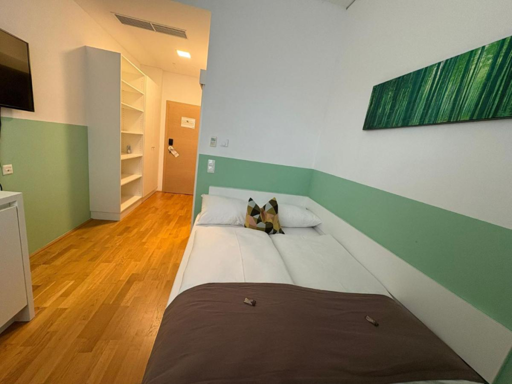 sHome Self-Check-in Hotel Graz