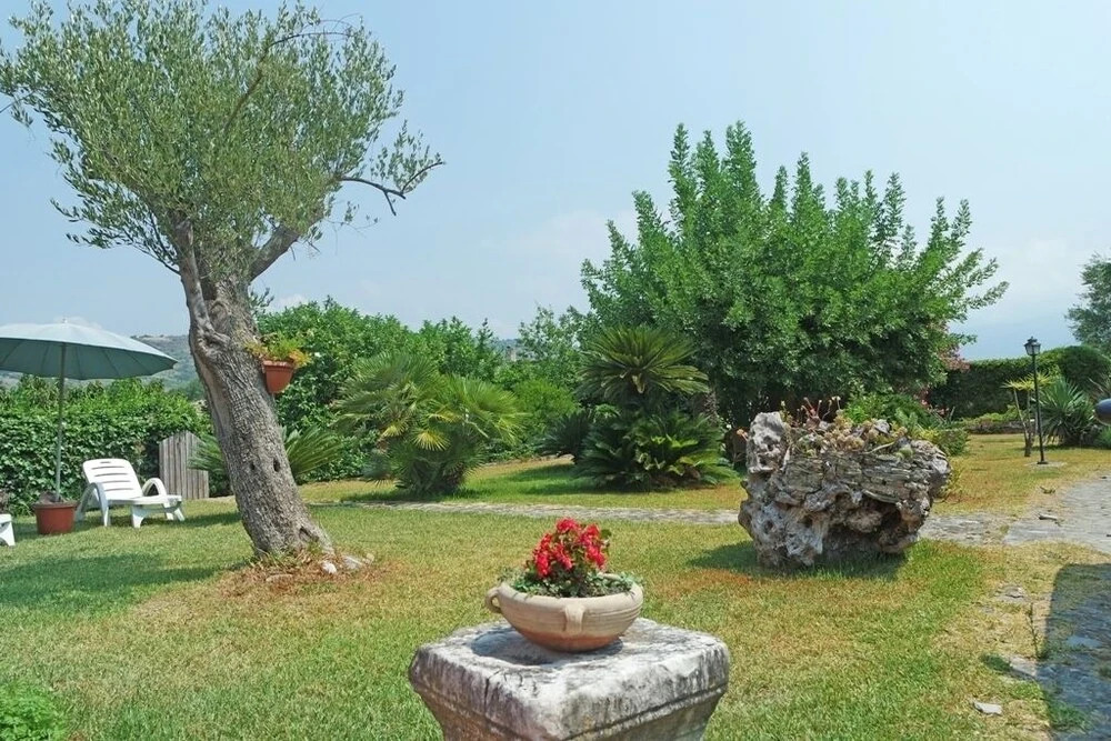 Emanuele Apartments