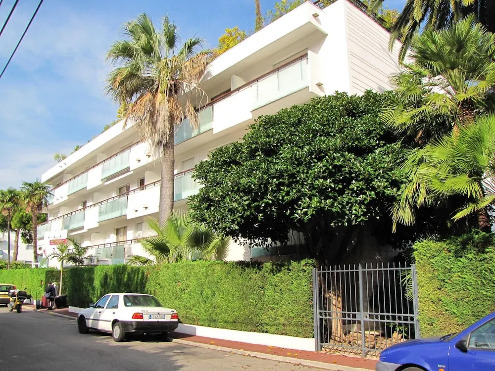 Apartment With one Bedroom in Antibes, With Enclosed Garden and Wifi - 250 m From the Beach