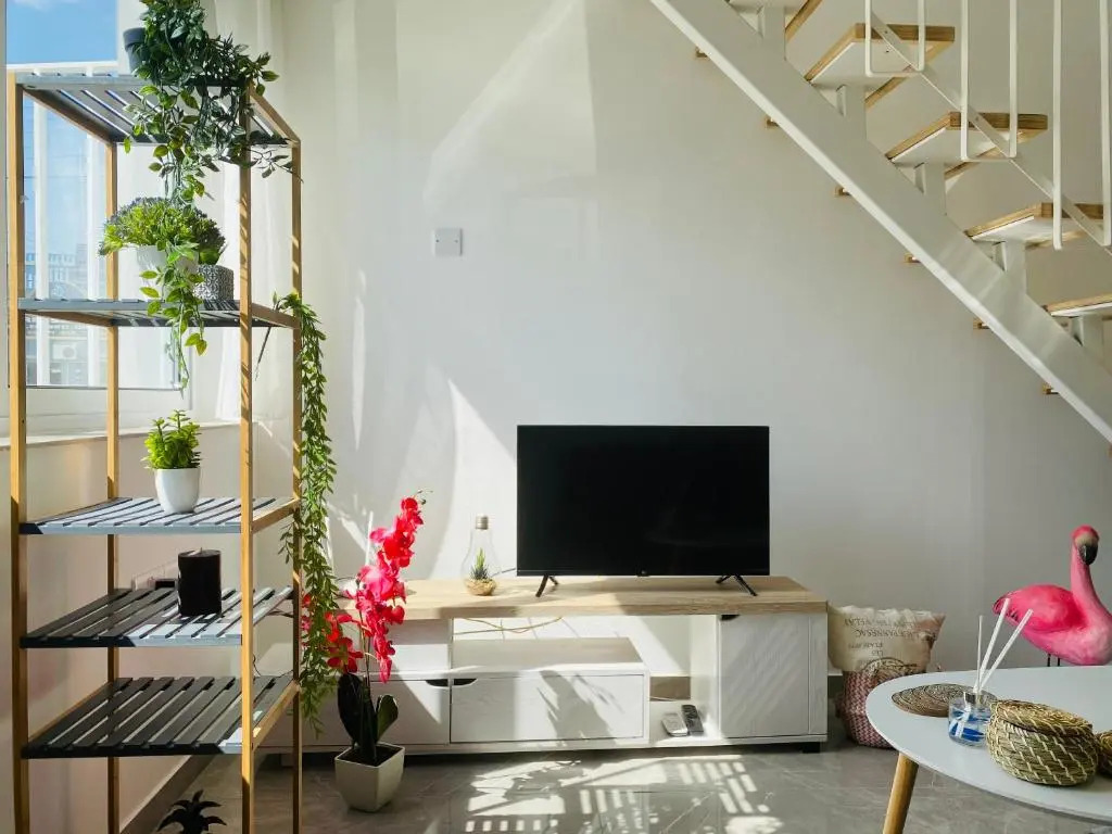 Pink Flamingo 1-BR Apartment in Larnaca