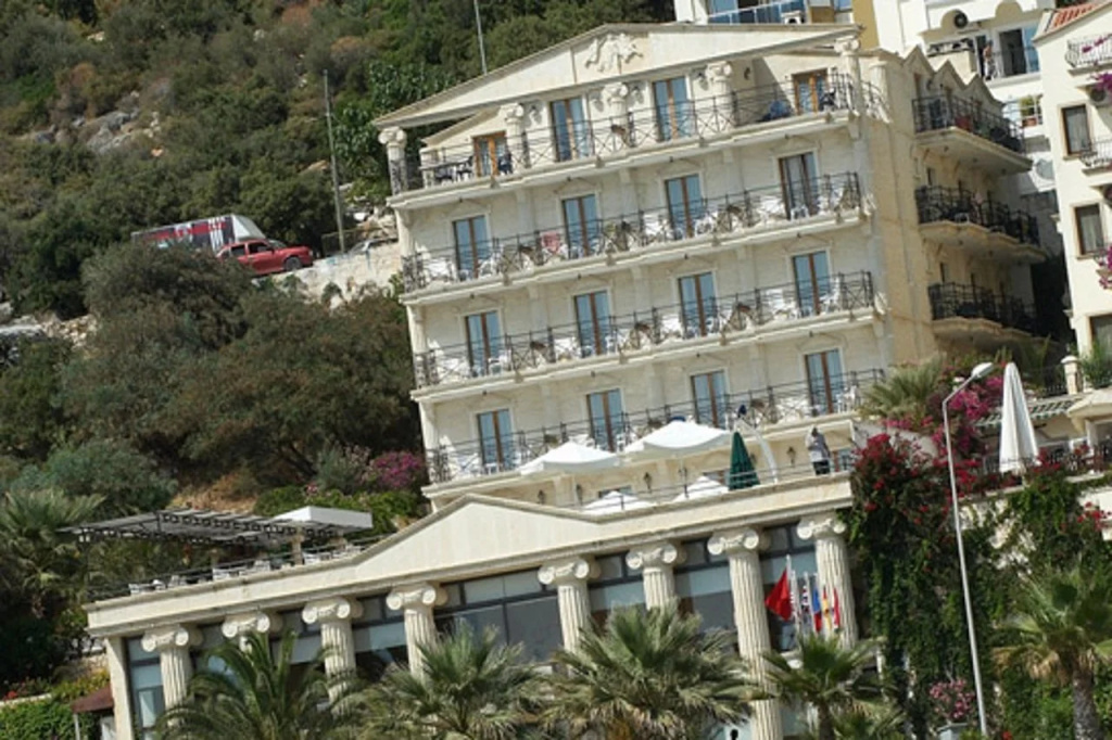 Hera Hotel