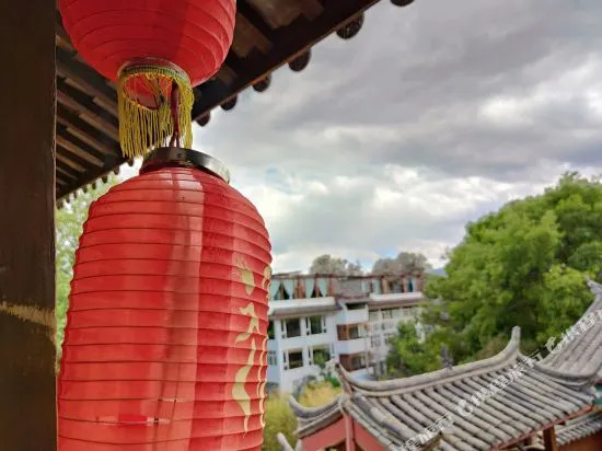 Lijiang Hefenghut Inn