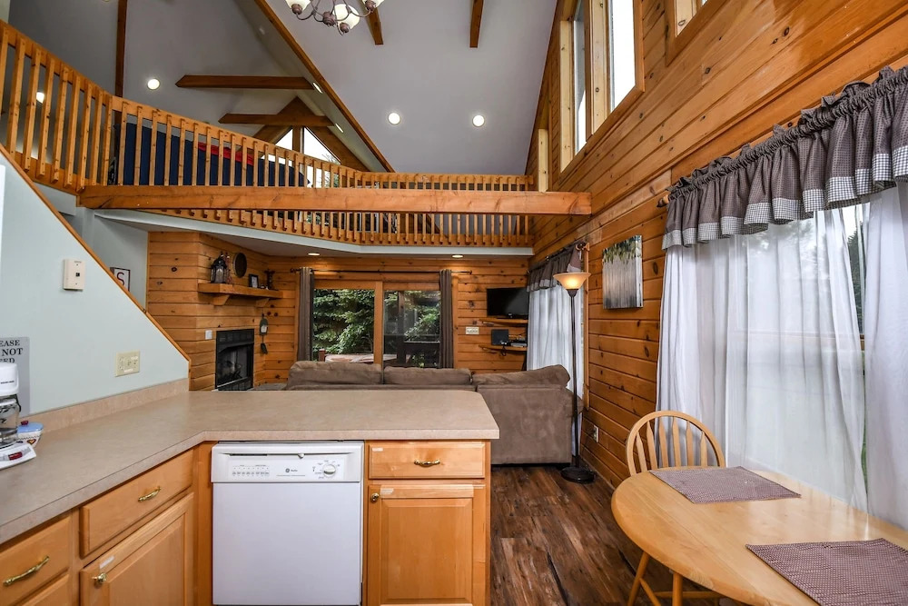 McKenzie's Cabin 2 Bedroom House