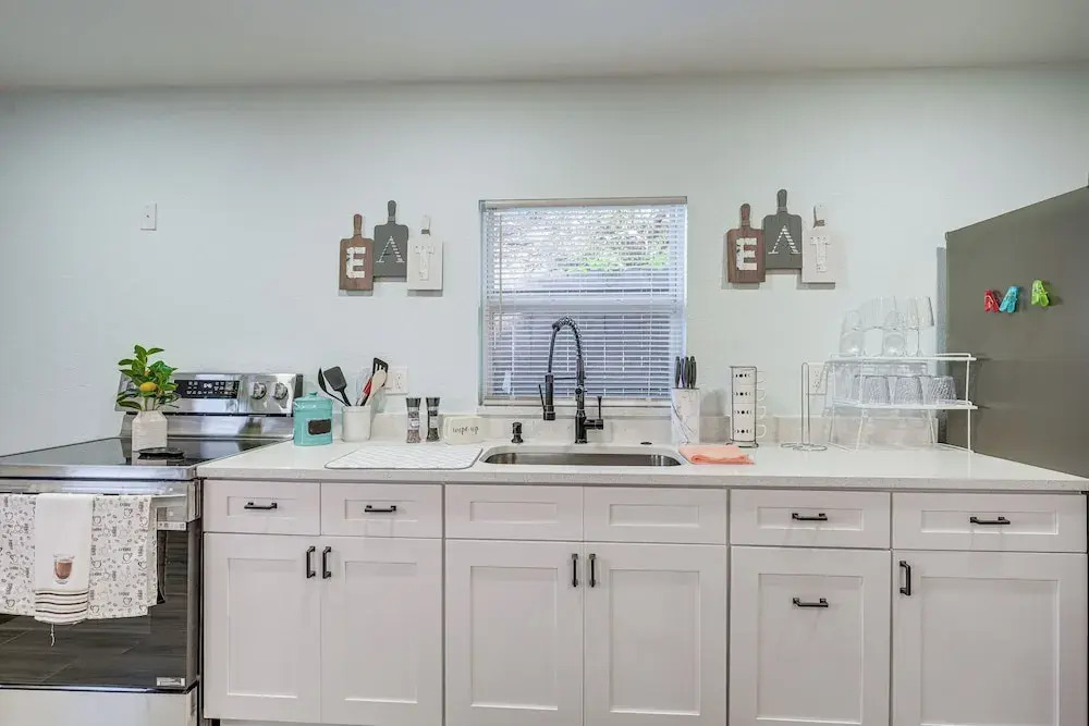 Vibrant Tampa Home: Perfect for Long Stays!