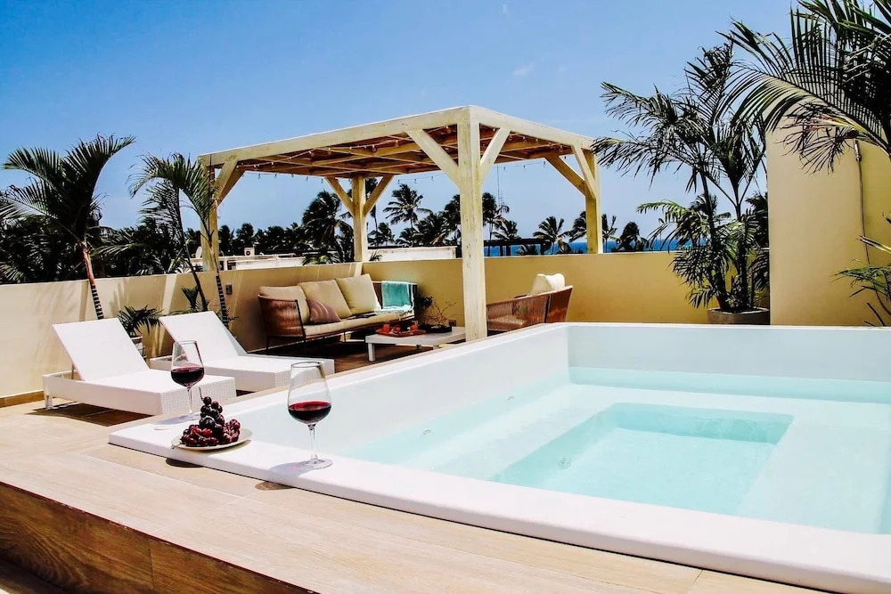 Luxurious Pent House Steps From The Beach F4 Los Corales Playa Bavaro
