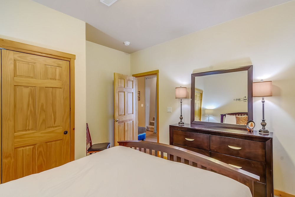Beaver Lodge 5 Bedroom Cabin