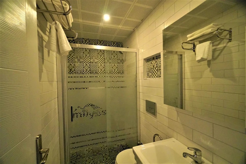 Milyos Hotel