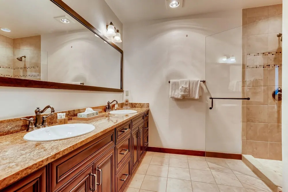 Ski-in/ski-out At Crystal Peak Lodge 3 Bedroom Condo