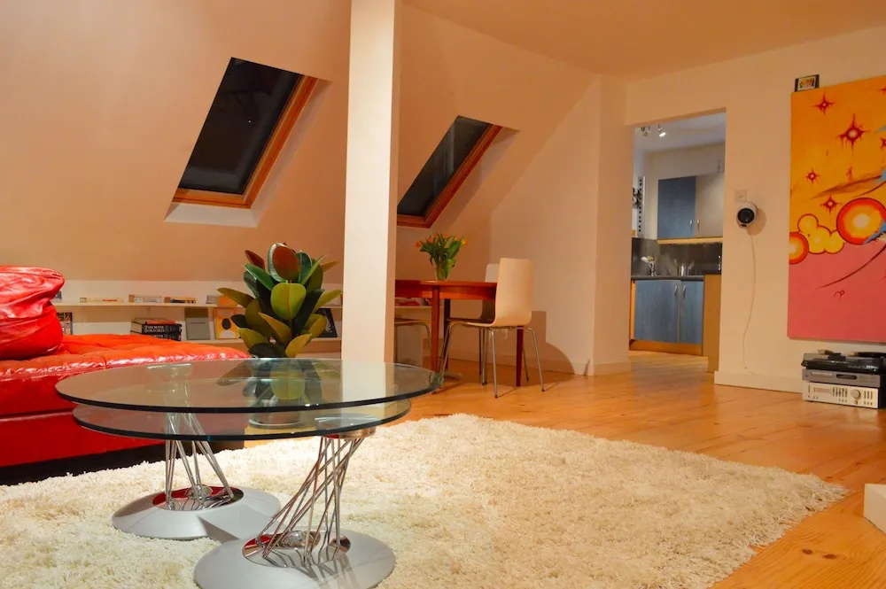 Stunning and Arty Penthouse Flat near Borough Mark