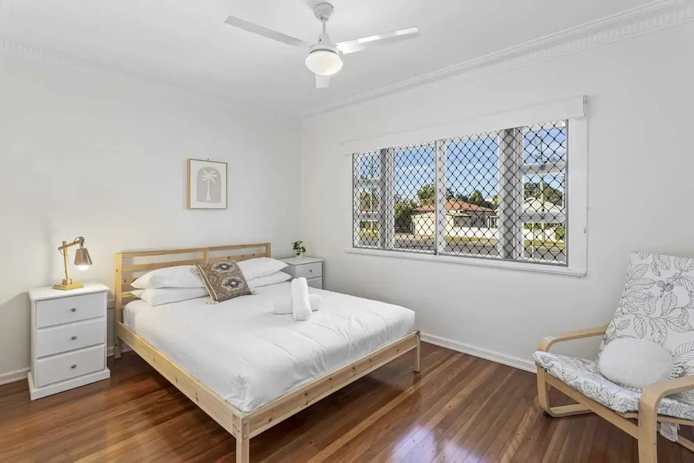 Beachside 3-bed Family Home With Parking & Veranda