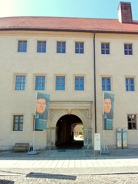 Turmblick-Gaestequartier-Coswig-Hier-erwartet-Sie-individueller-Service-im-Herzen-der-Altstadt