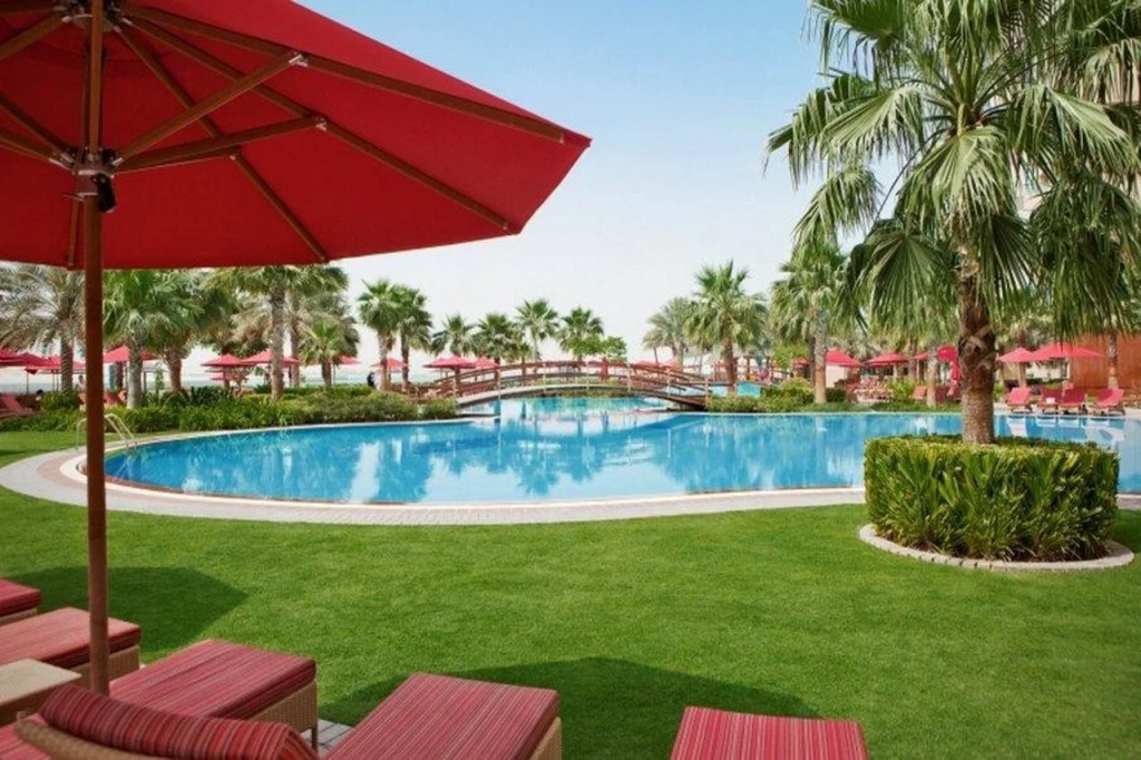 Отель Khalidiya Palace Rayhaan by Rotana