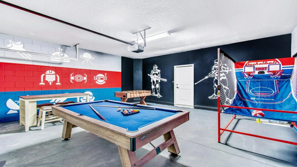 Themed 5BR Family Reunion Villa With Pool