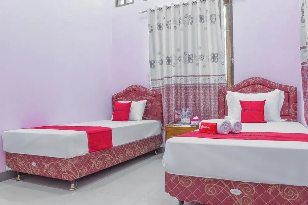 RedDoorz Syariah @ Puri Kalijaga Street