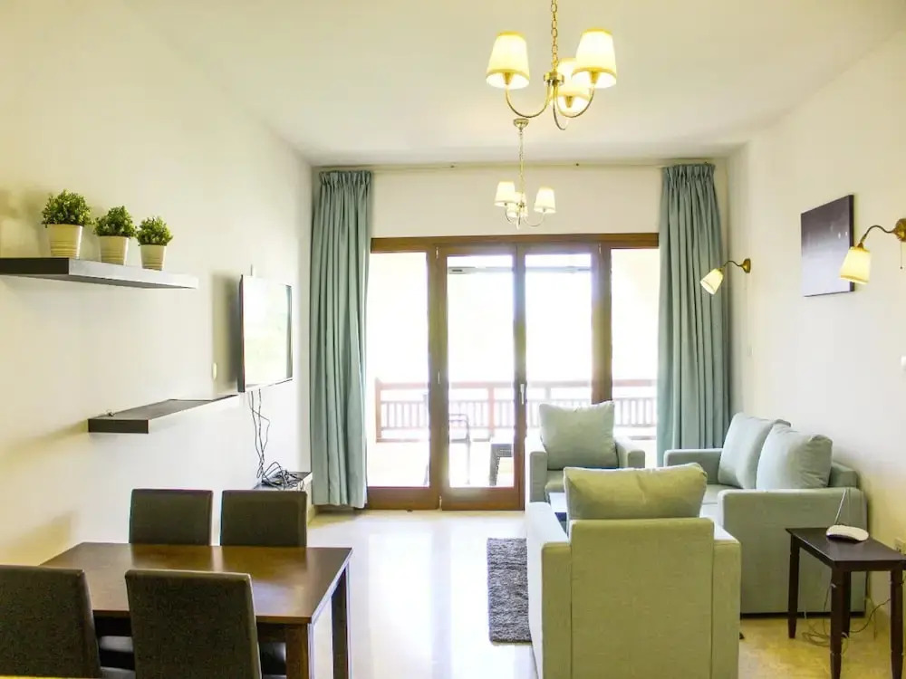 Stylish 2-bedroom Marina Escape
