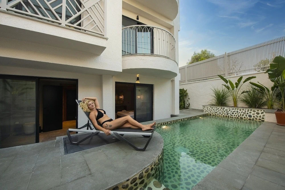 Icon Beach Suites Hotel Sovalye Island