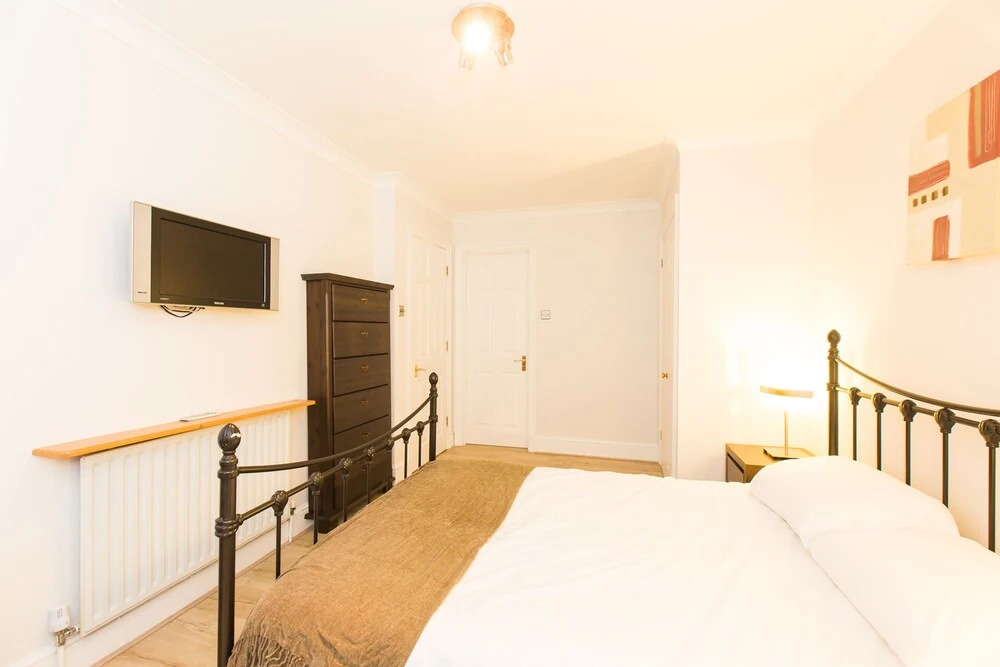Three Bedroom Limehouse