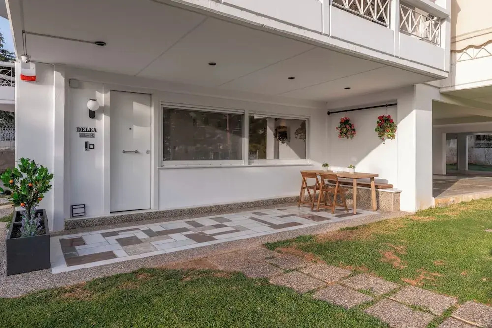 Glyfada Coastside Apartment