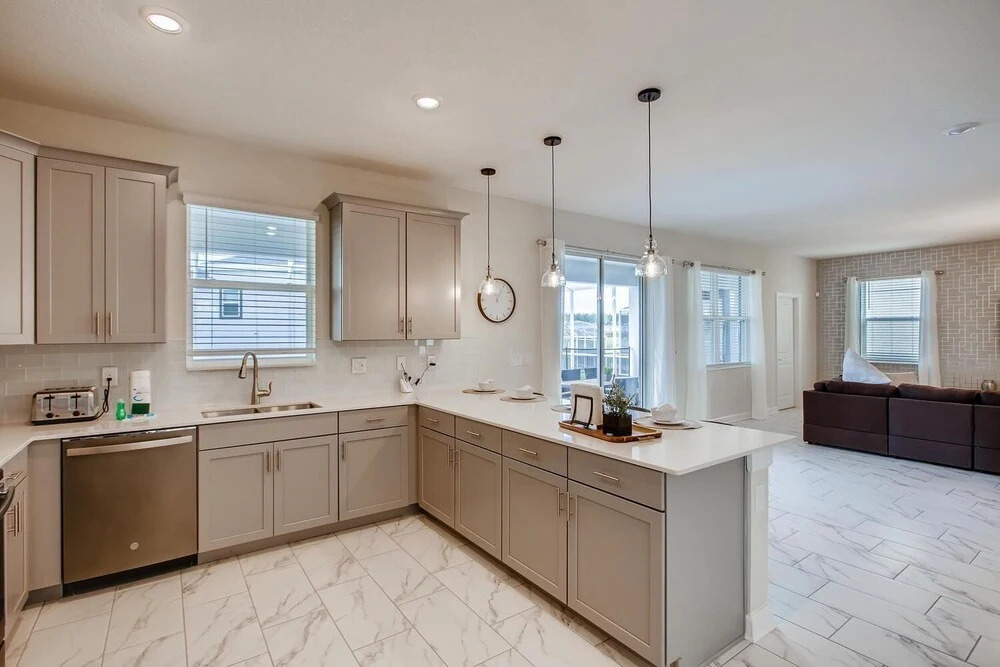 8908 CC - 6BR Luxury Home: Private Pool
