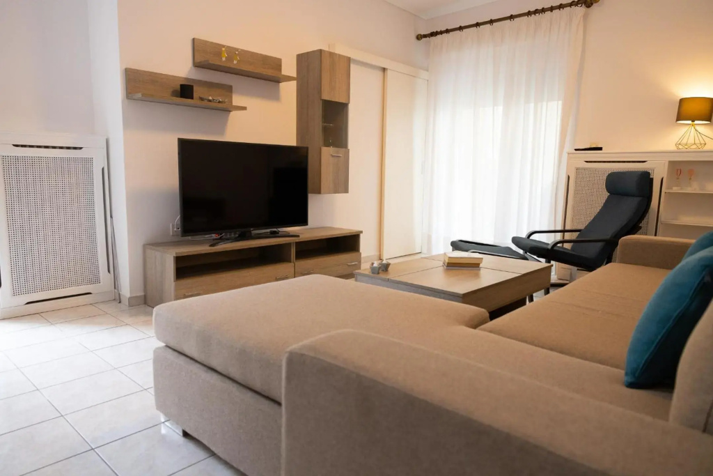 Spacious apartment close to the sea and the city center