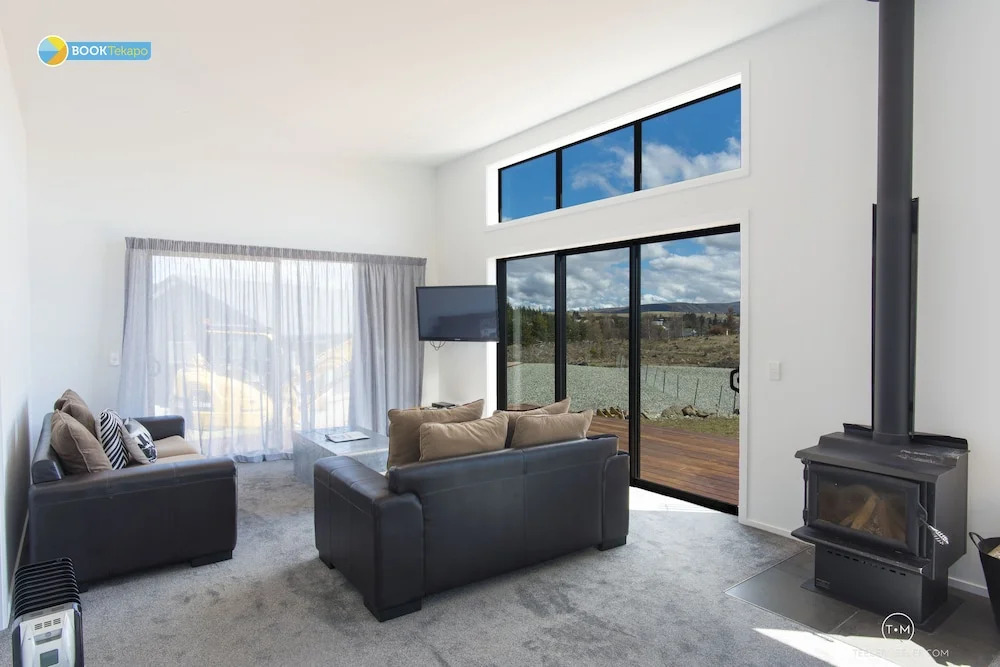 Flat White Lake View Lodge