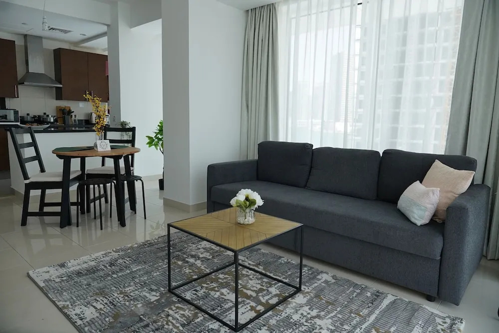 SuperHost- Next to Dubai Canal | Elegant 1 BR | Business Bay