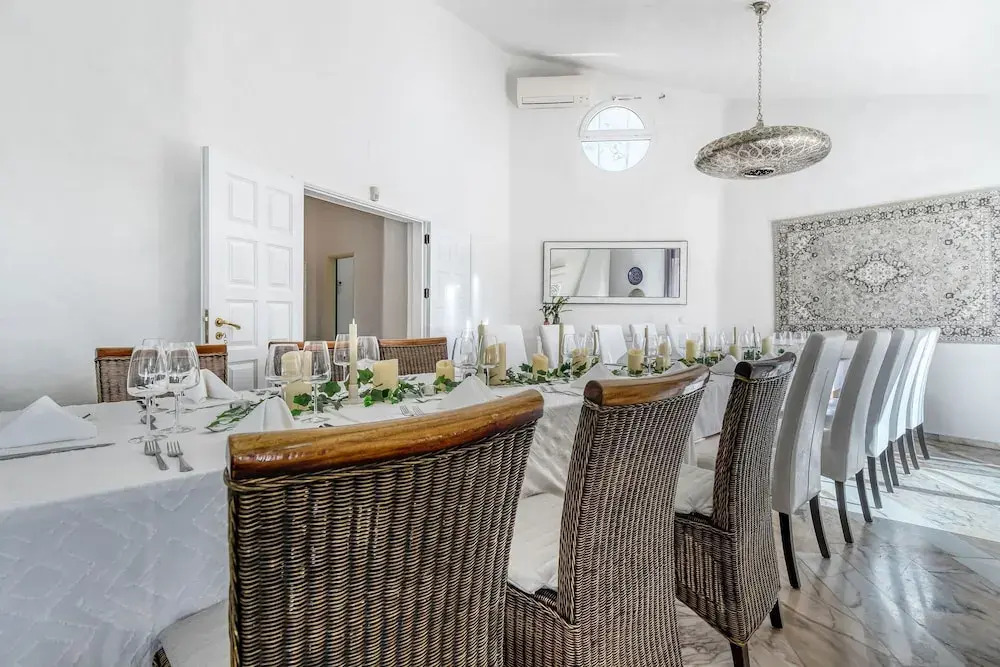 Golfinhos Magnificent Spacious 5 Bedroom Villa