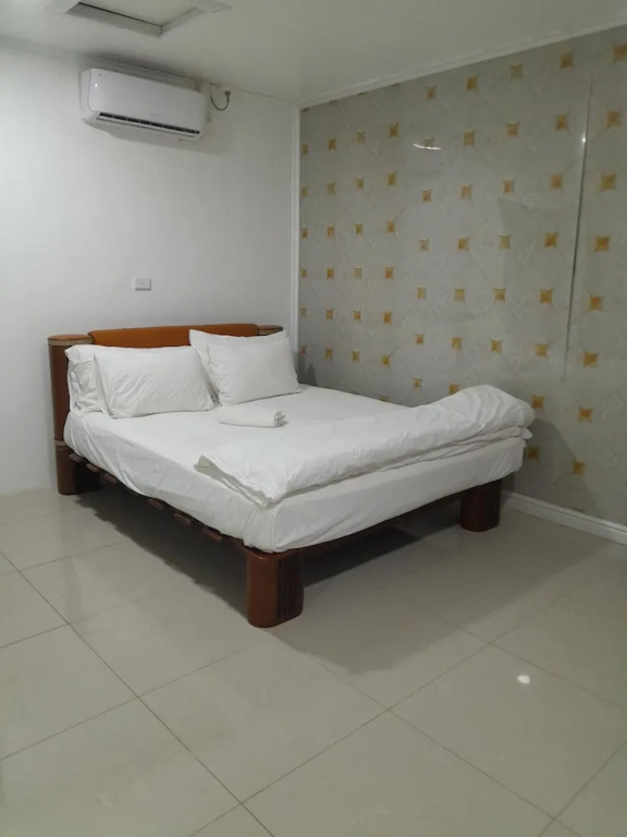 White Diamond Apartment