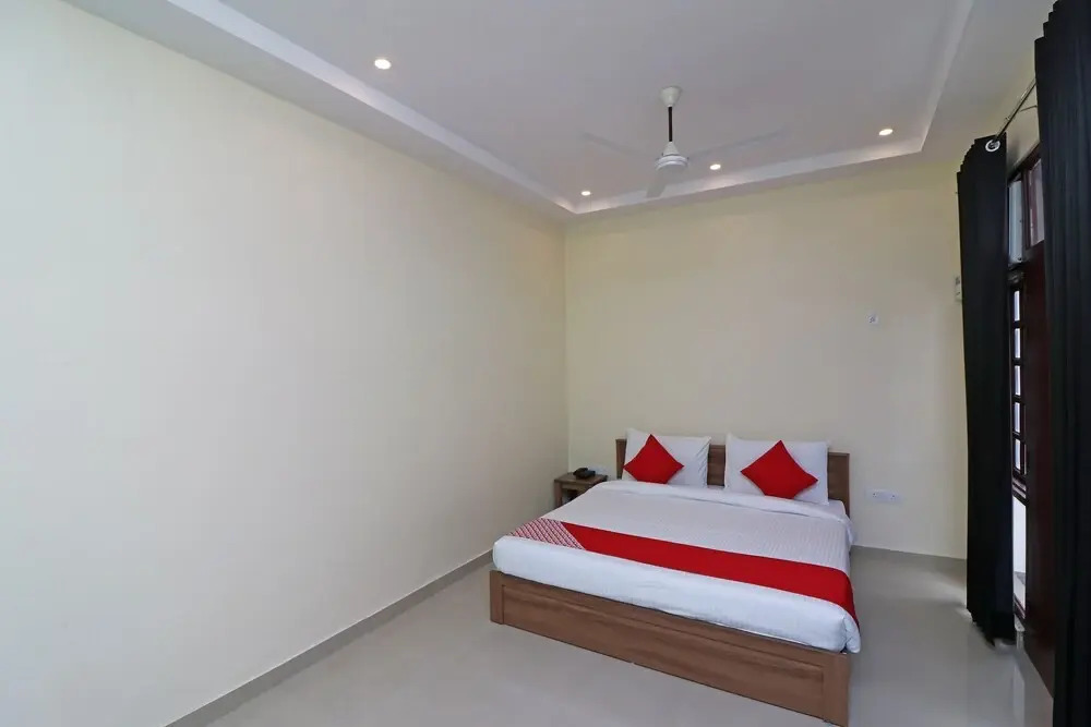 OYO Flagship 27925 Kotra House Gomtinagar